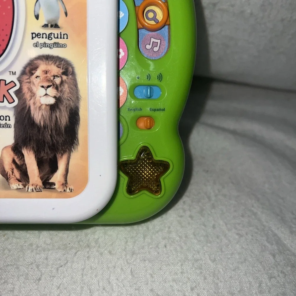LeapFrog 100 Animals Book - Green English and Spanish , Works SEE VIDEO